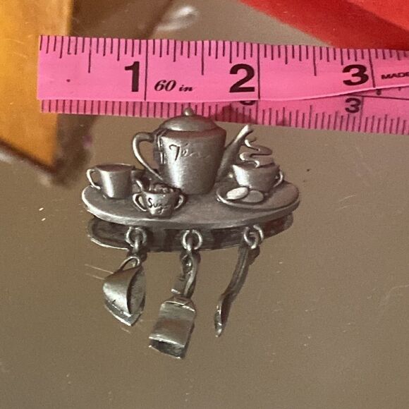 Signed JJ Pewter Tea Time Pin - Picture 7 of 9